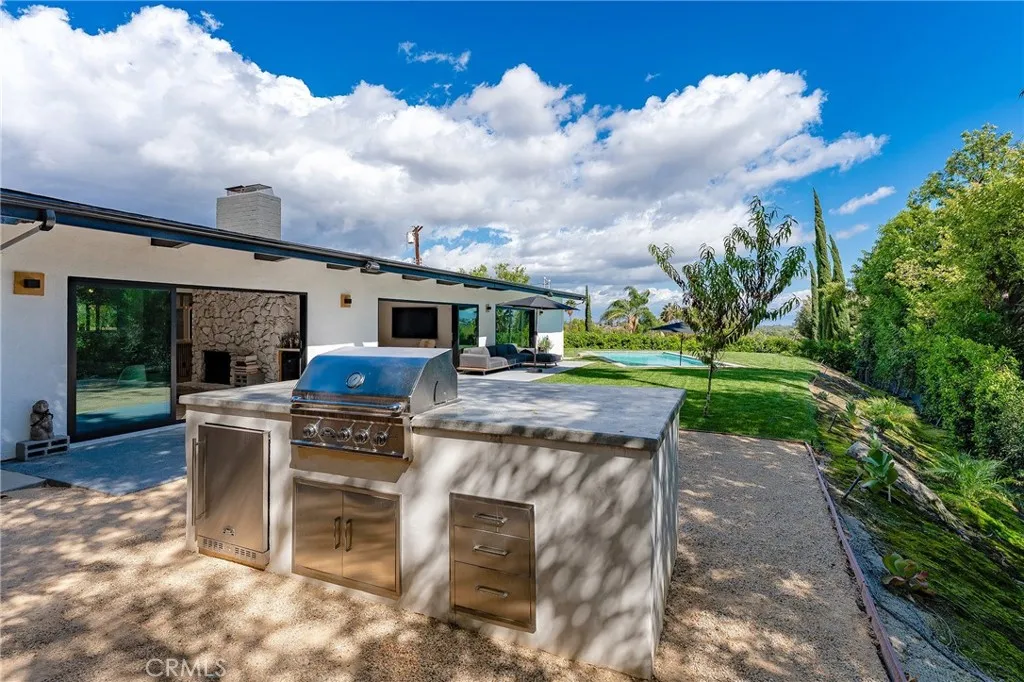 5700 El Canon Avenue, Woodland Hills, California 91367 home-pic-39