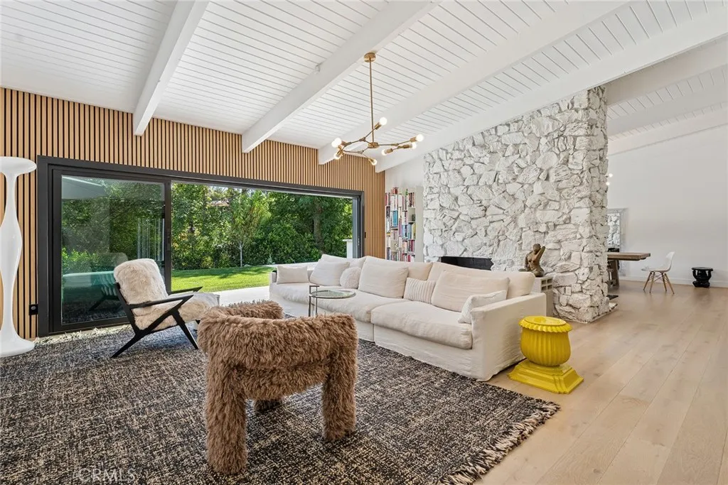 5700 El Canon Avenue, Woodland Hills, California 91367 home-pic-8