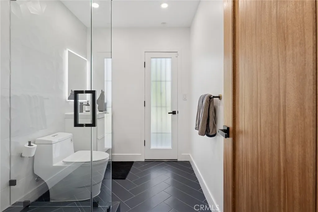 5700 El Canon Avenue, Woodland Hills, California 91367 home-pic-31