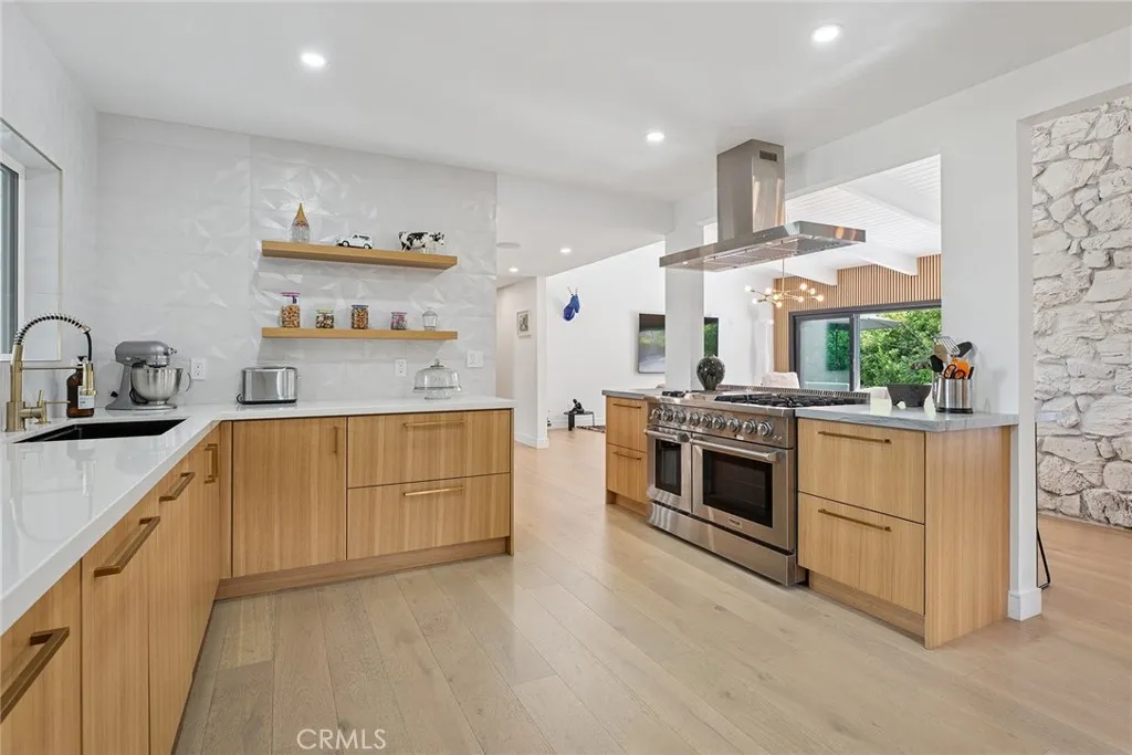 5700 El Canon Avenue, Woodland Hills, California 91367 home-pic-17