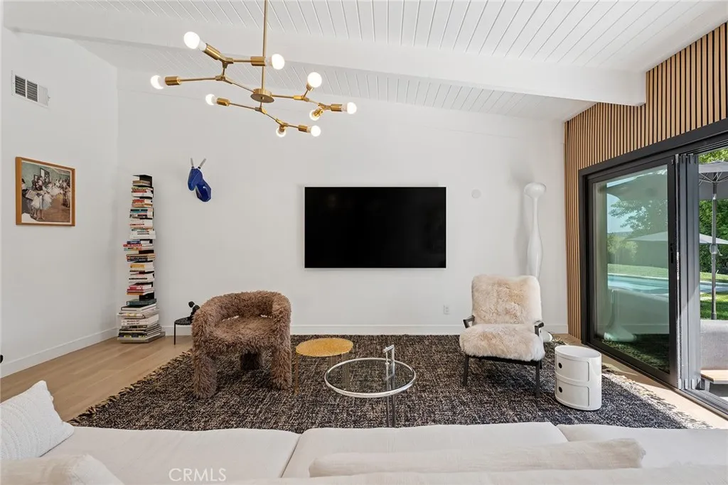 5700 El Canon Avenue, Woodland Hills, California 91367 home-pic-7