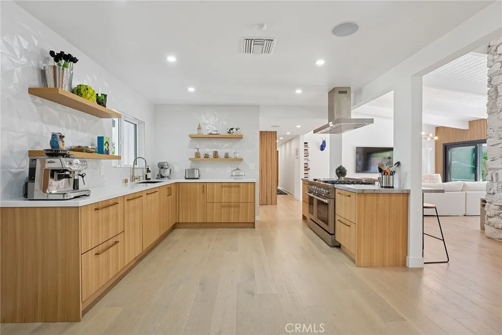 5700 El Canon Avenue, Woodland Hills, California 91367 home-pic-13