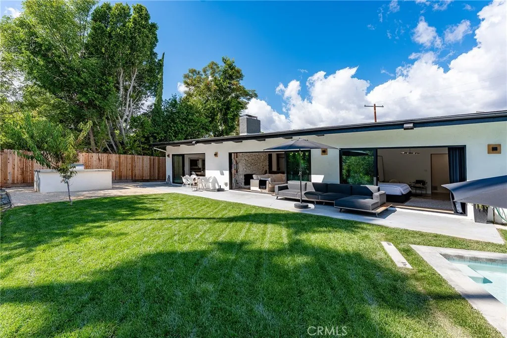 5700 El Canon Avenue, Woodland Hills, California 91367 home-pic-2