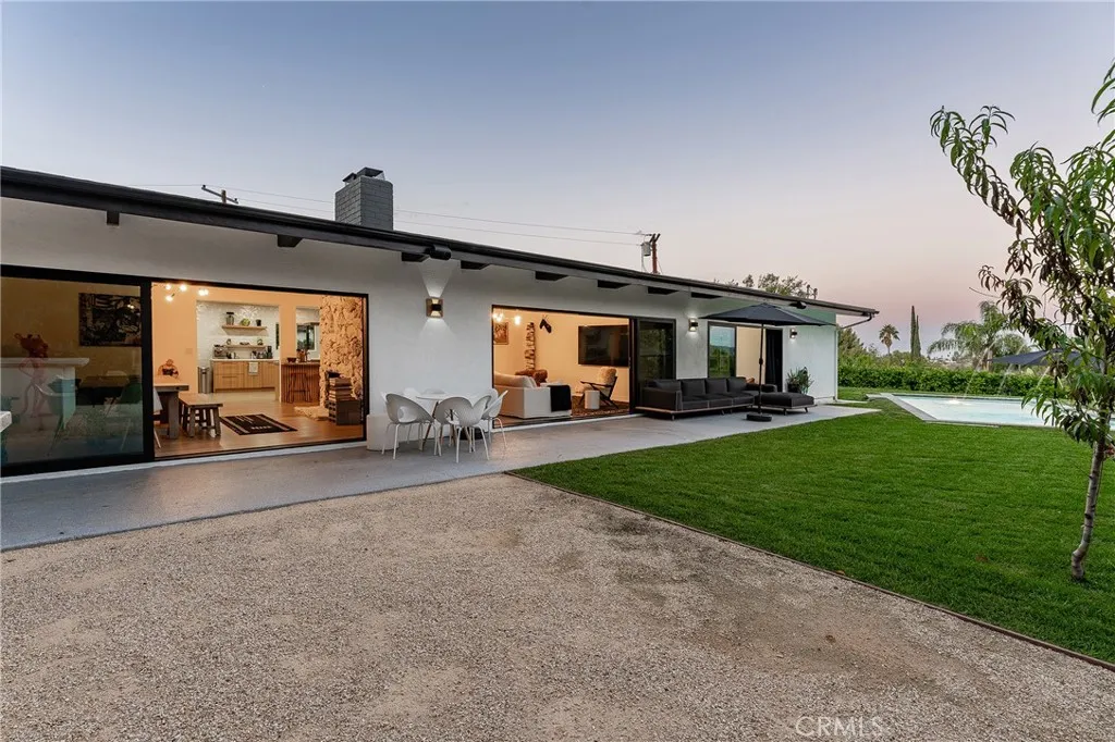 5700 El Canon Avenue, Woodland Hills, California 91367 home-pic-44
