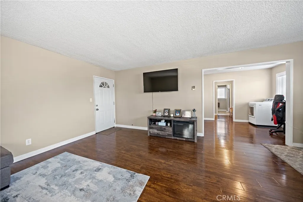 2018 Las Vegas Avenue 18, Pomona, California 91767 home-pic-2