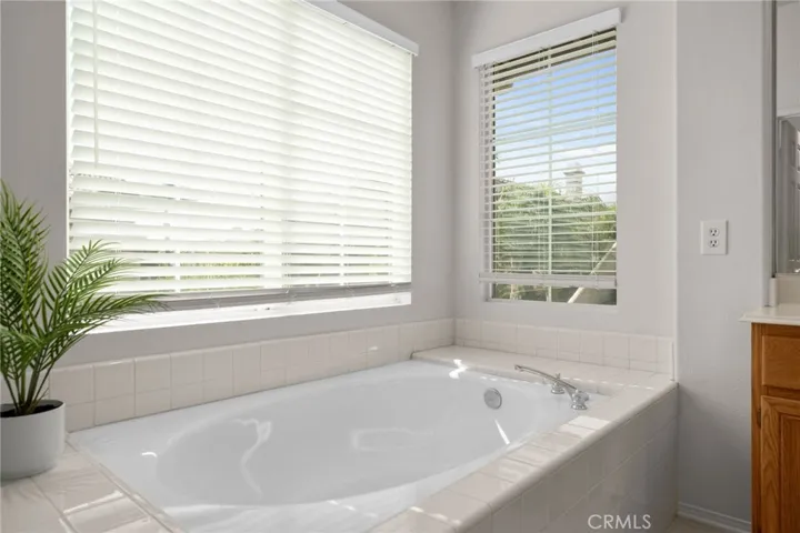 Soaking tub in primary with gorgeous views.