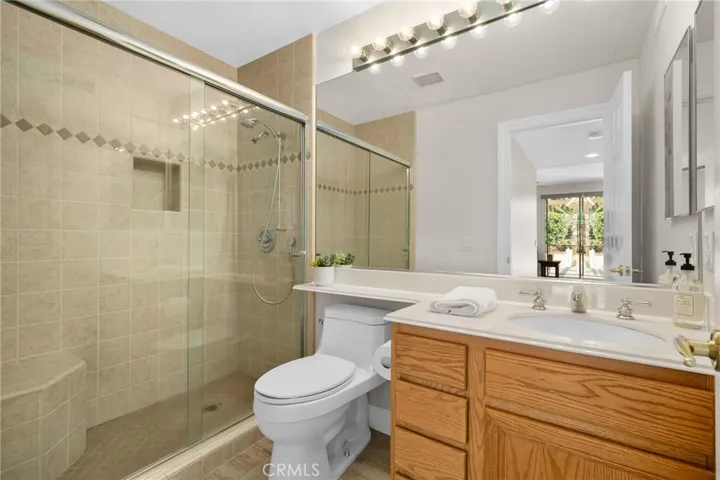 Main floor full bath.