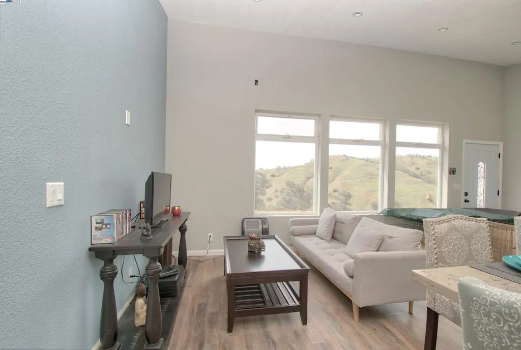 19990 Mines Rd, Livermore, California 94550 home-pic-10