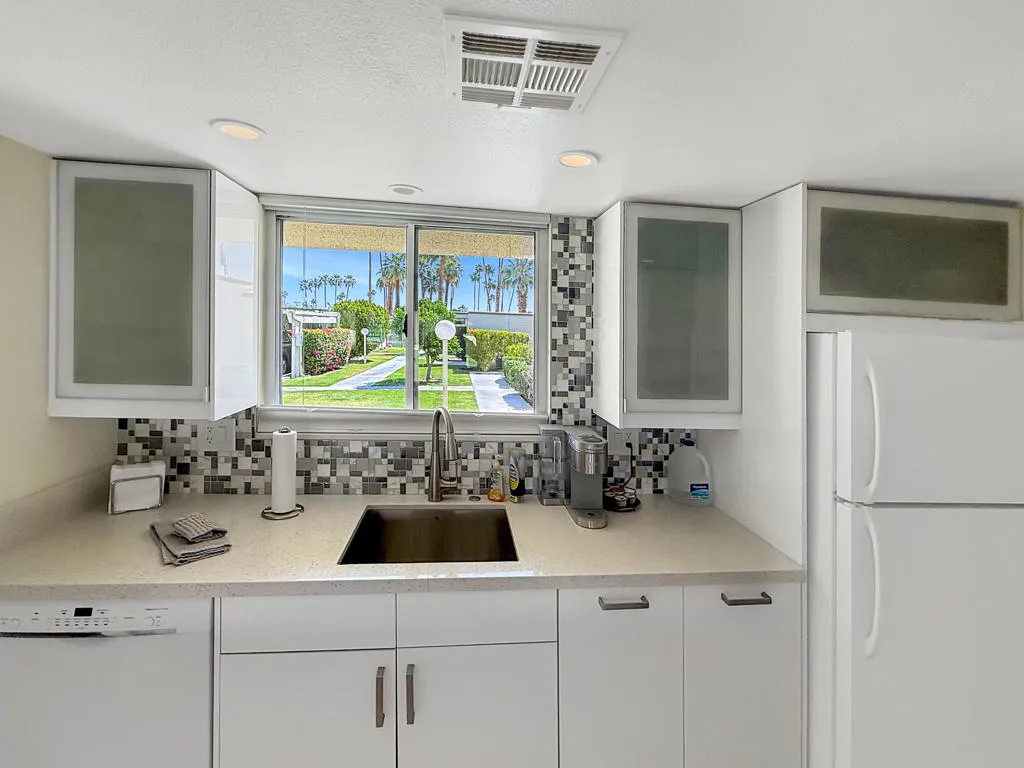 1881 S Araby Drive 16, Palm Springs, California 92264 home-pic-4