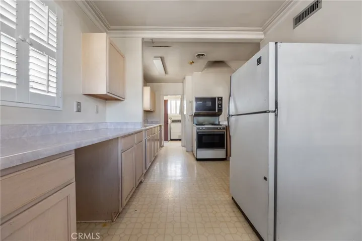 1122 W 77th Street, Los Angeles, California 90044