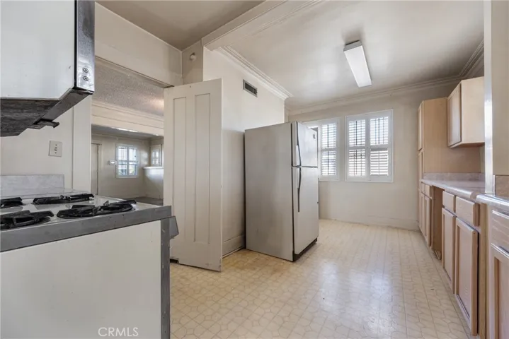 1122 W 77th Street, Los Angeles, California 90044