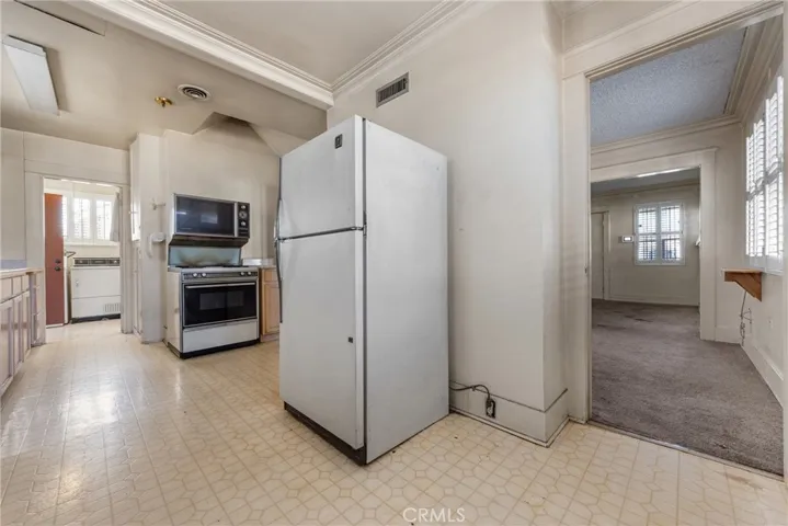 1122 W 77th Street, Los Angeles, California 90044