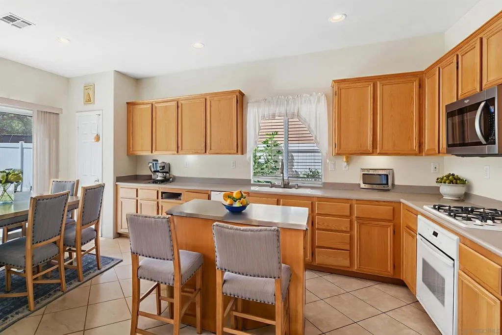 29213 Broken Arrow, Murrieta, California 92563 home-pic-12