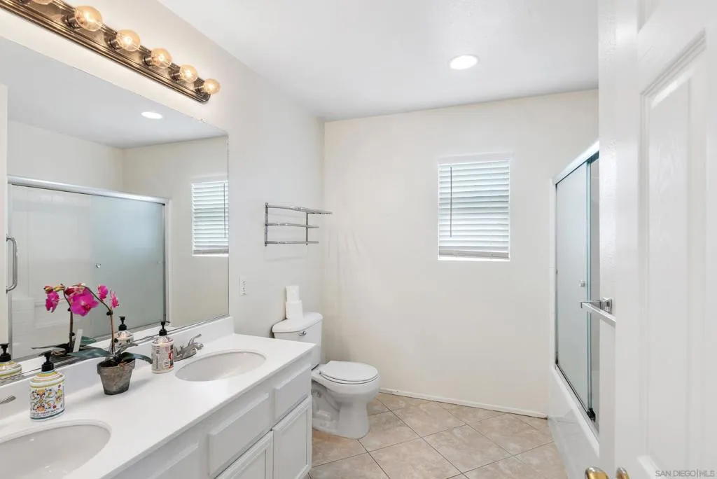 29213 Broken Arrow, Murrieta, California 92563 home-pic-45