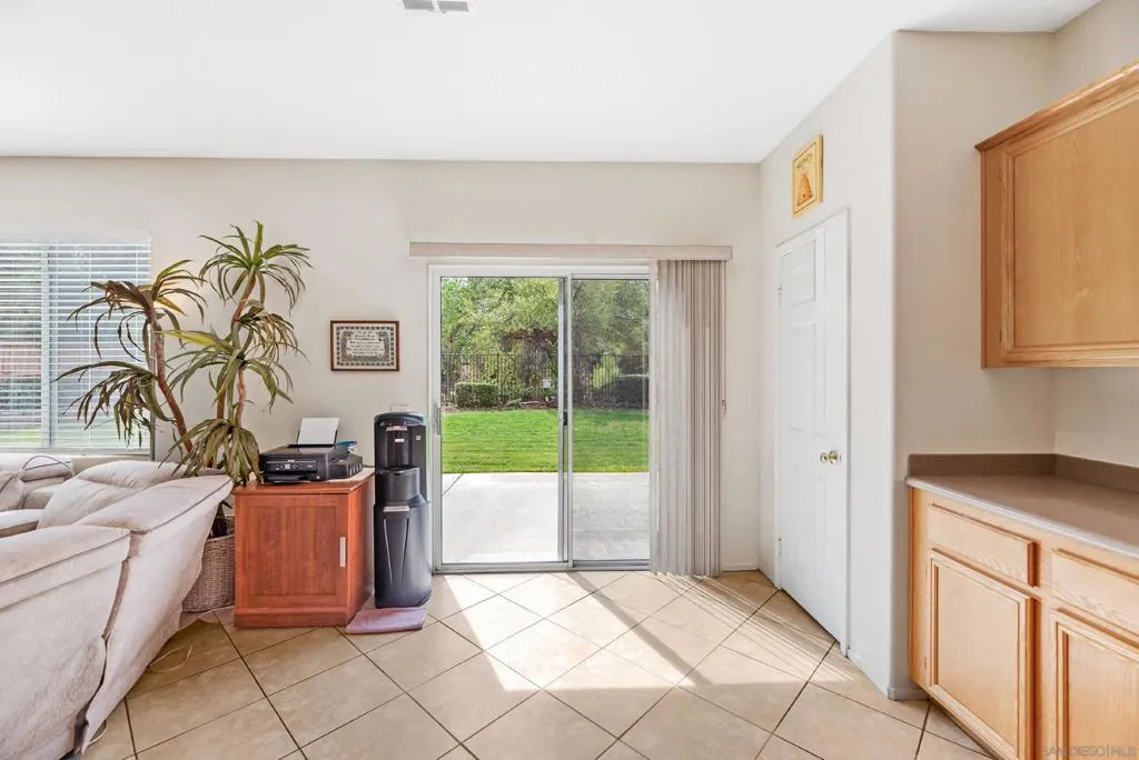 29213 Broken Arrow, Murrieta, California 92563 home-pic-17