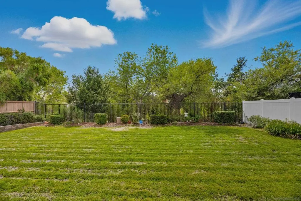 29213 Broken Arrow, Murrieta, California 92563 home-pic-2