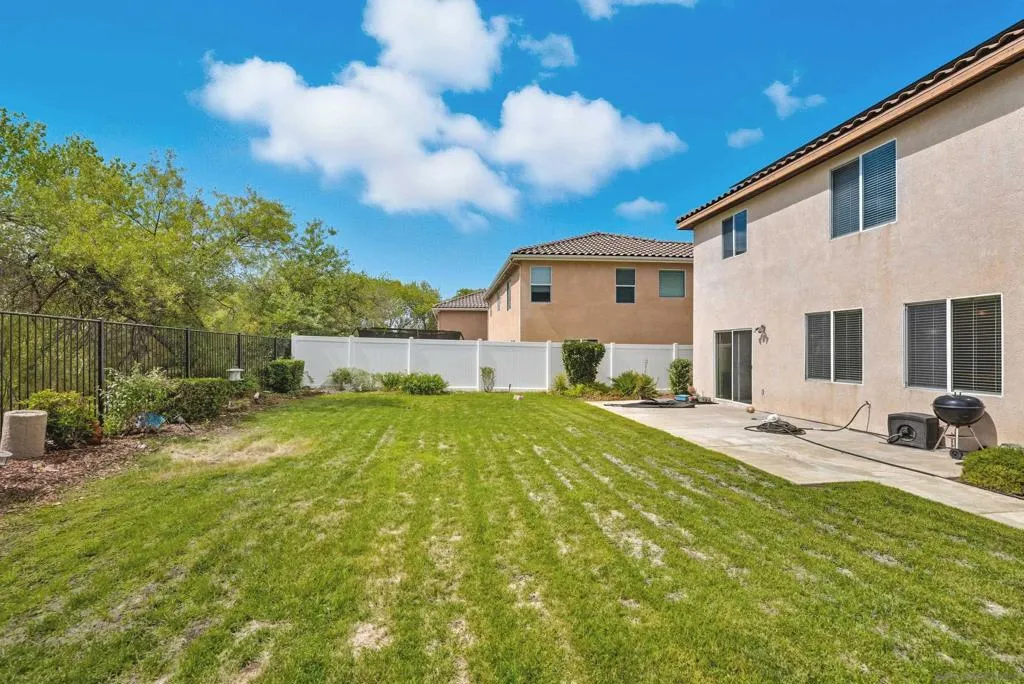 29213 Broken Arrow, Murrieta, California 92563 home-pic-1