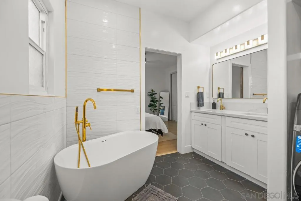 727 Ostend Ct, San Diego, California 92109 home-pic-31