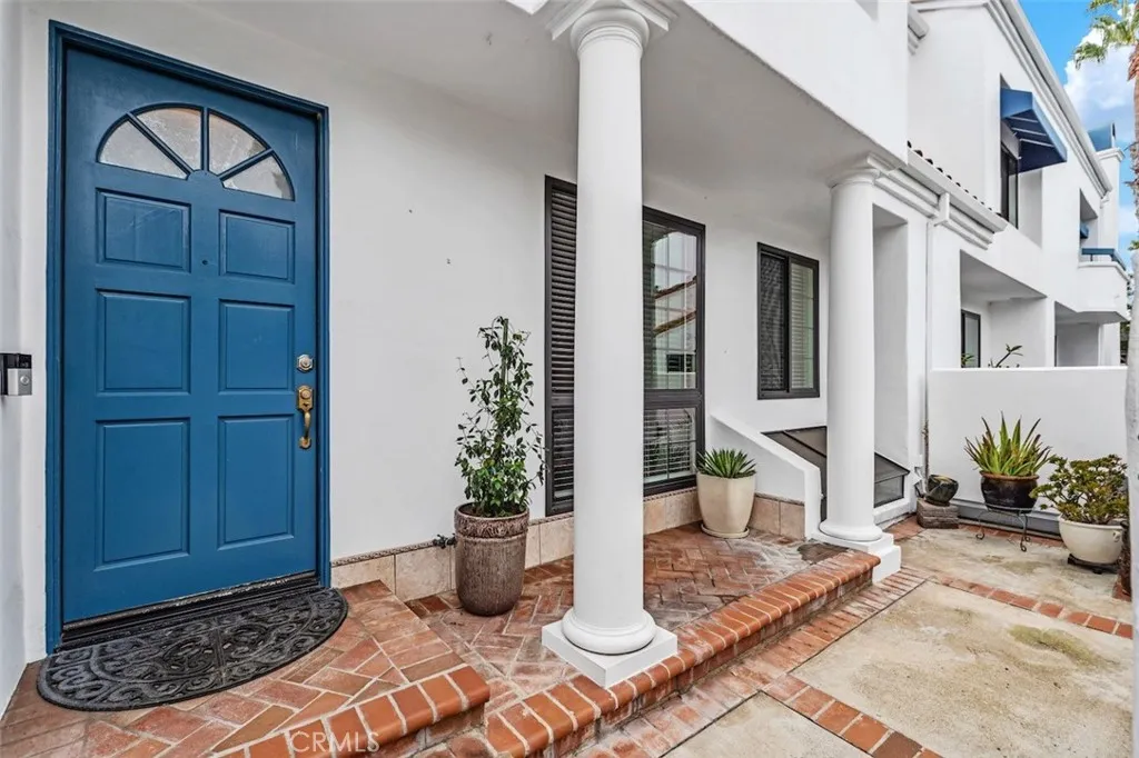 19451 Pompano Lane Lane 110, Huntington Beach, California 92648 home-pic-3