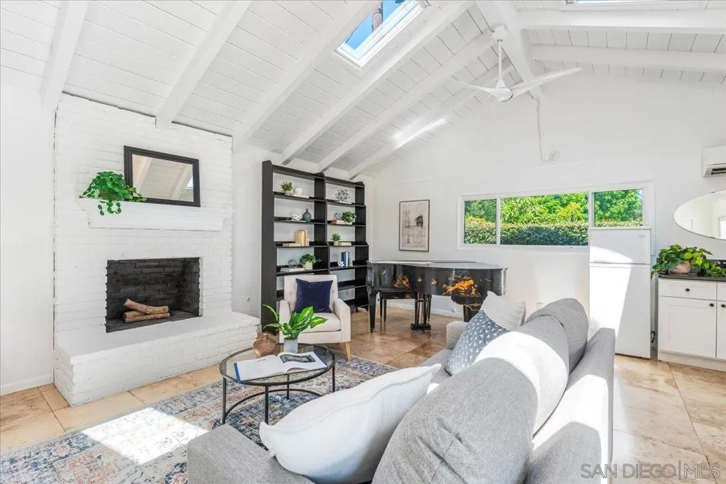 2602 N Louise, Santa Ana, California 92706 home-pic-3