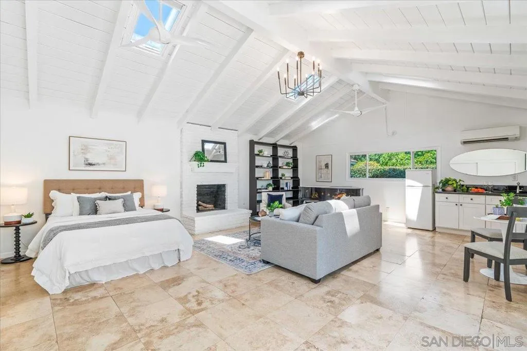 2602 N Louise, Santa Ana, California 92706 home-pic-1