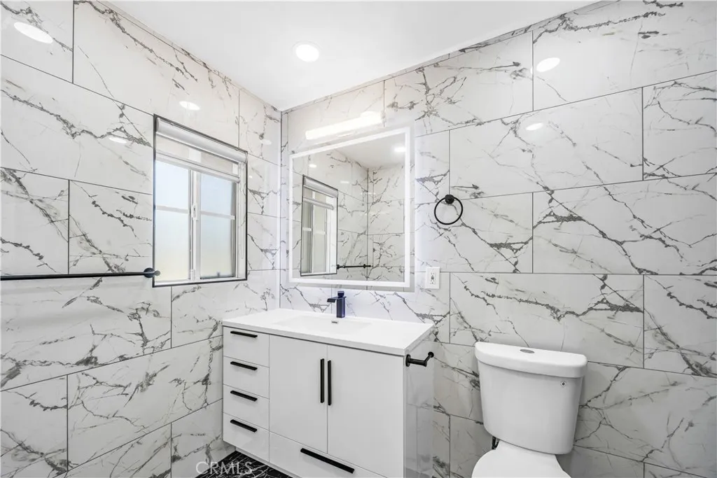 7927 Zelzah, Reseda, California 91335 home-pic-10