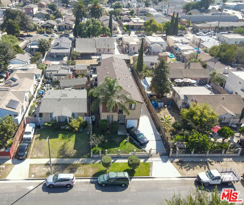 422 W 102nd Street, Los Angeles, California 90003 home-pic-1