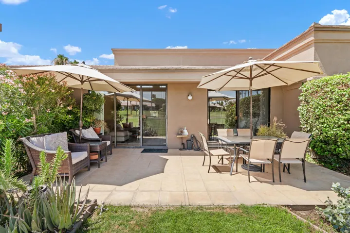 76237 Impatiens - Back Patio