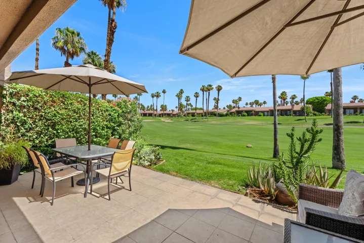 76237 Impatiens - Back Patio