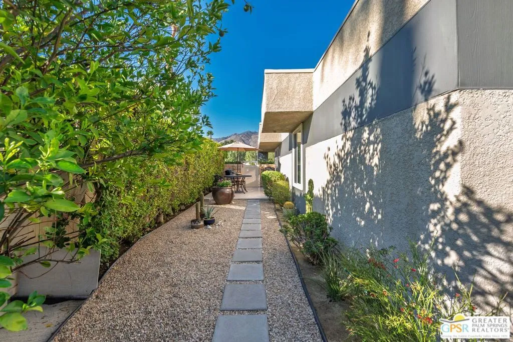 1662 Sunflower Court, Palm Springs, California 92262 home-pic-19