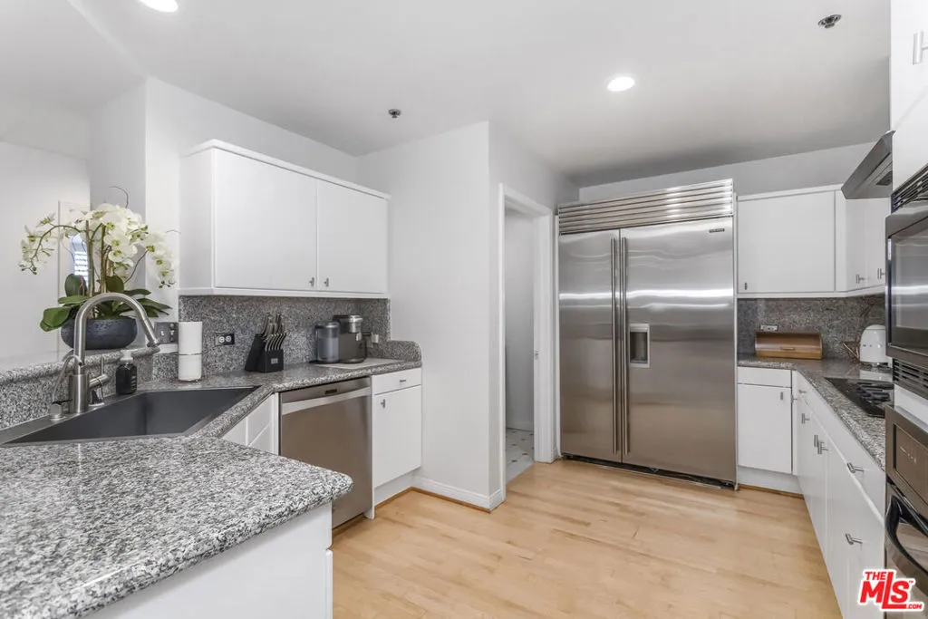 10724 Wilshire Boulevard 1005, Los Angeles, California 90024 home-pic-14