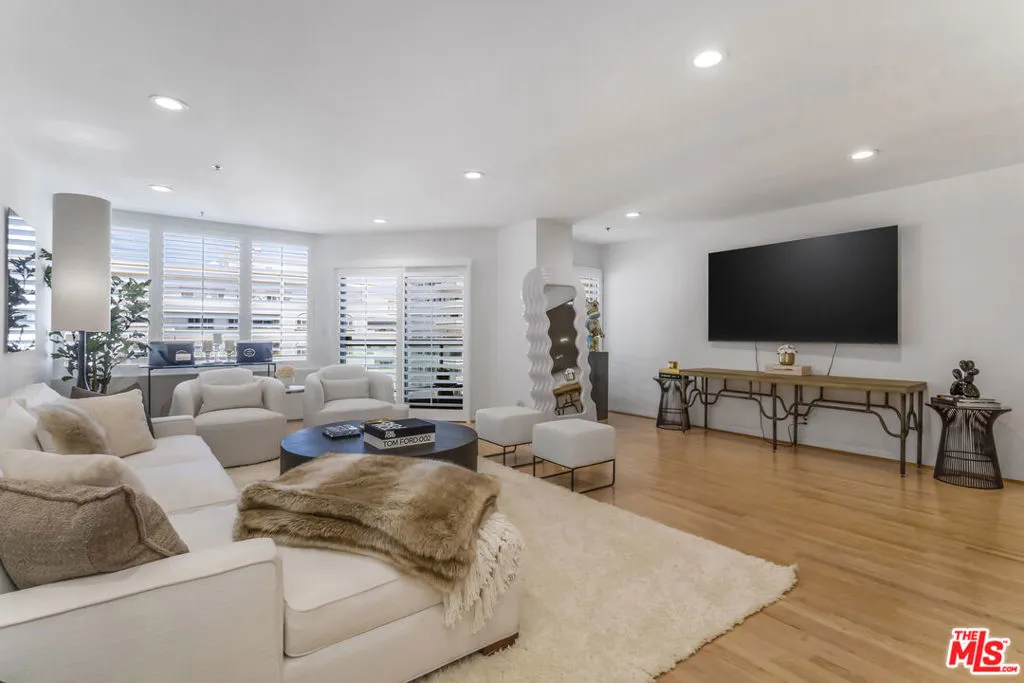 10724 Wilshire Boulevard 1005, Los Angeles, California 90024 home-pic-6