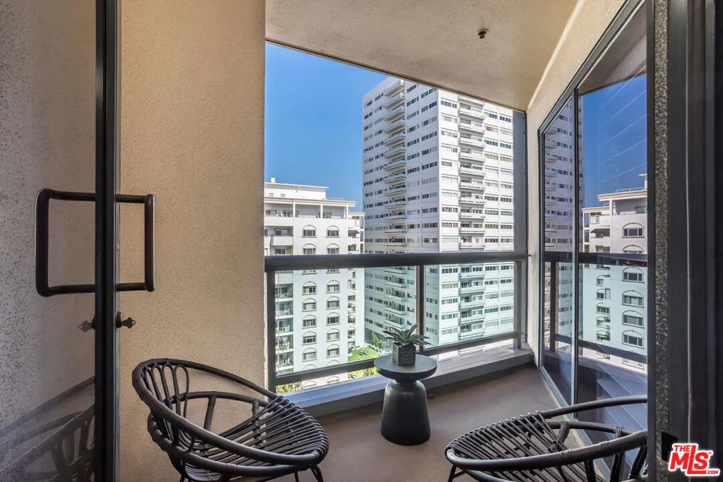 10724 Wilshire Boulevard 1005, Los Angeles, California 90024 home-pic-21