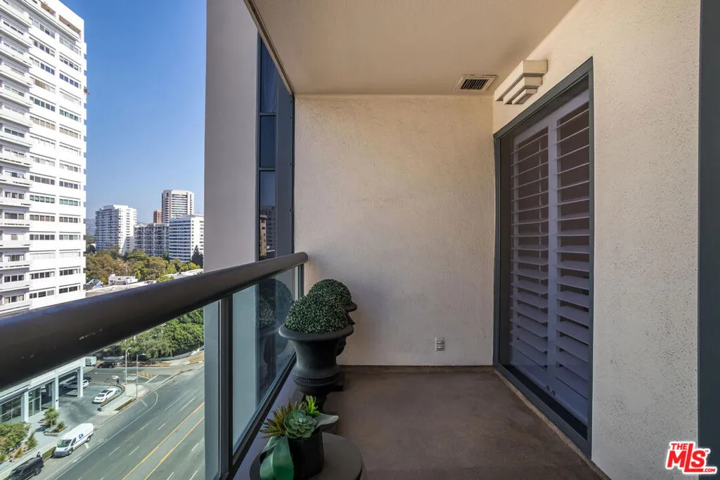 10724 Wilshire Boulevard 1005, Los Angeles, California 90024 home-pic-35