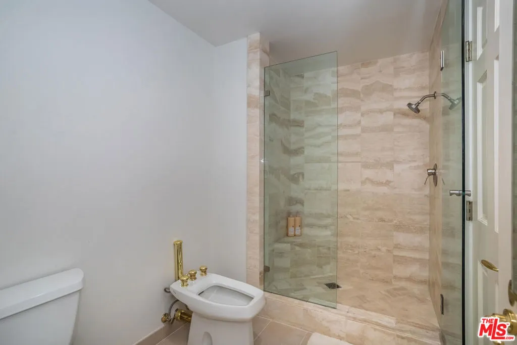 10724 Wilshire Boulevard 1005, Los Angeles, California 90024 home-pic-27