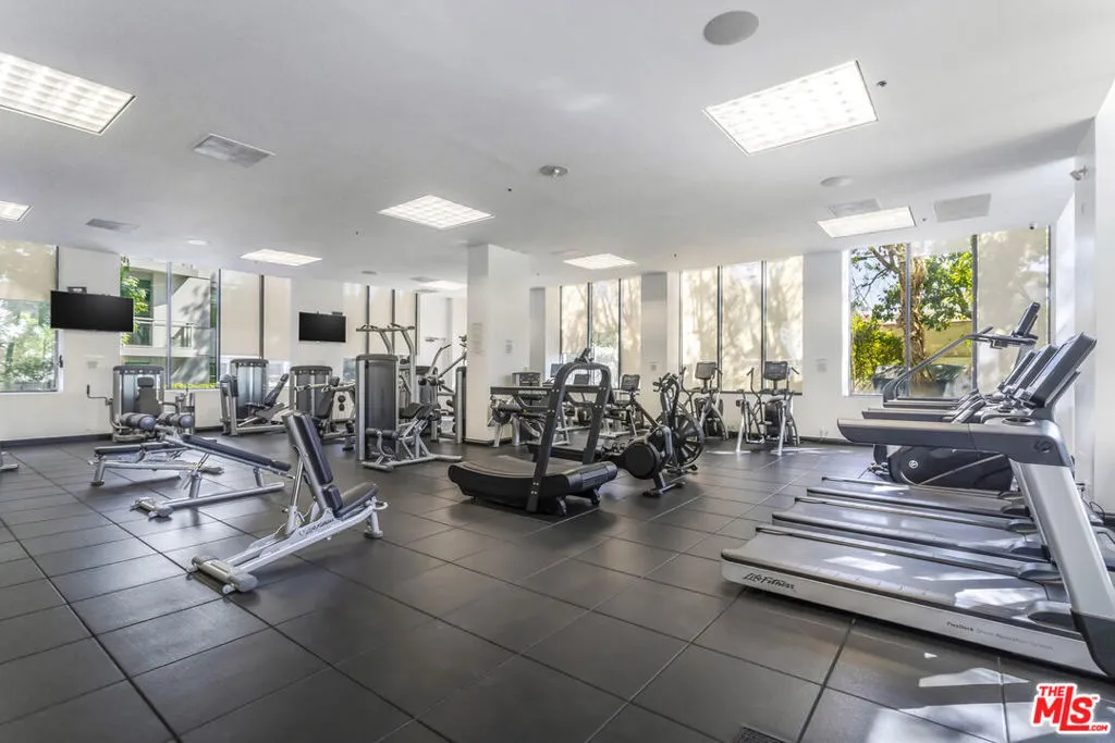 10724 Wilshire Boulevard 1005, Los Angeles, California 90024 home-pic-41