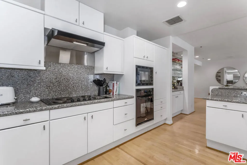 10724 Wilshire Boulevard 1005, Los Angeles, California 90024 home-pic-16