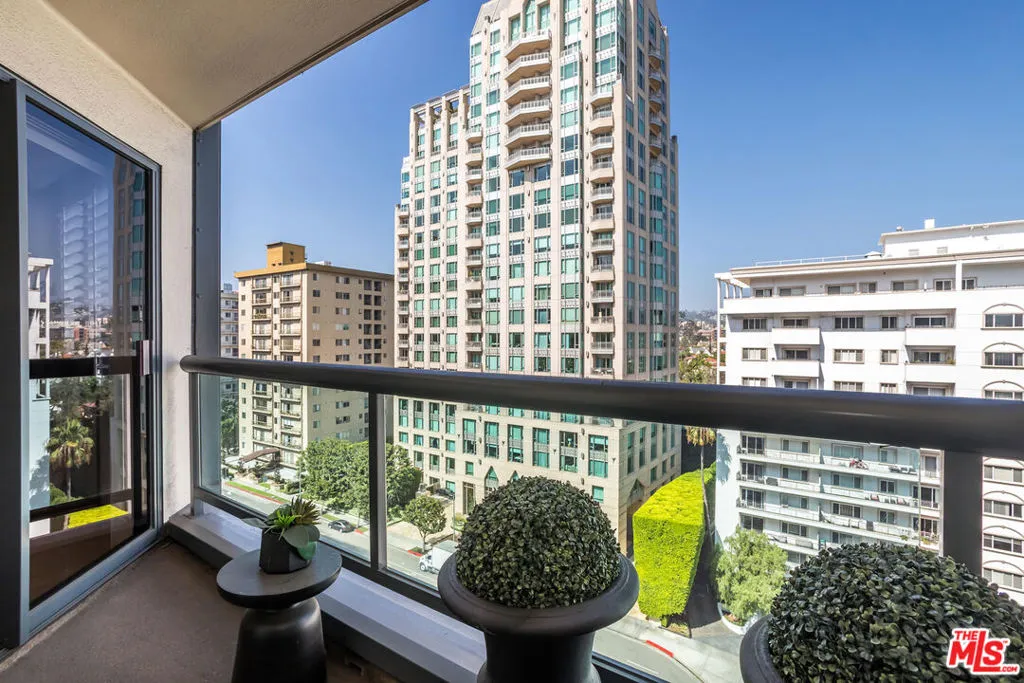 10724 Wilshire Boulevard 1005, Los Angeles, California 90024 home-pic-36