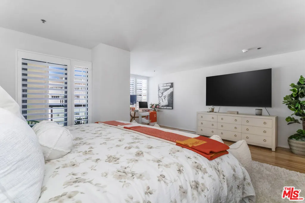 10724 Wilshire Boulevard 1005, Los Angeles, California 90024 home-pic-20