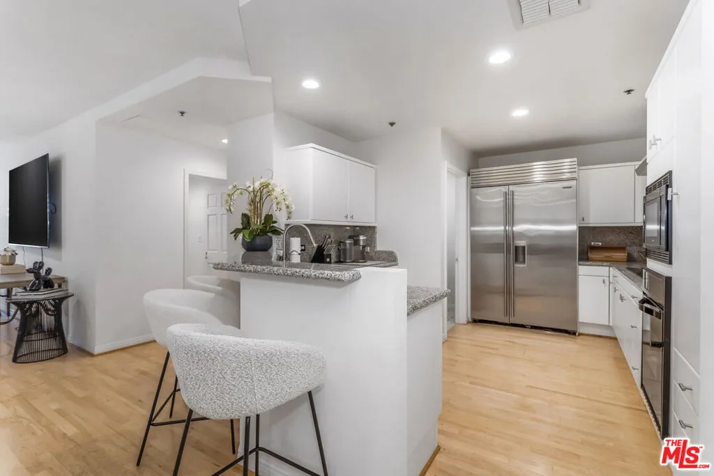10724 Wilshire Boulevard 1005, Los Angeles, California 90024 home-pic-13