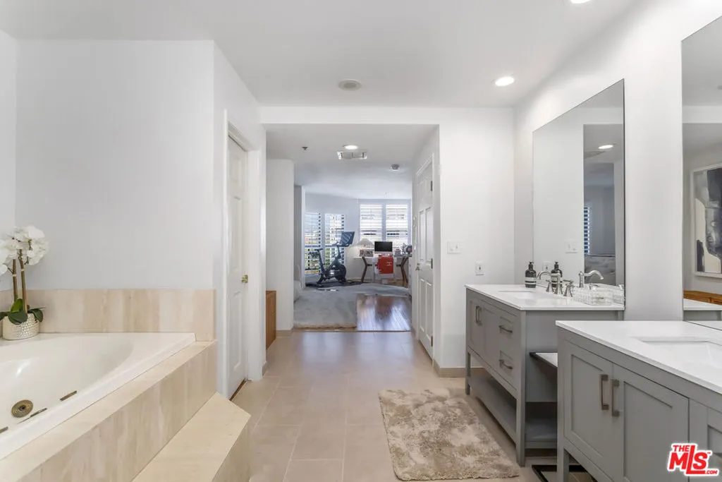 10724 Wilshire Boulevard 1005, Los Angeles, California 90024 home-pic-28