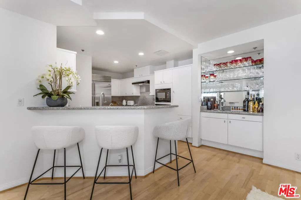 10724 Wilshire Boulevard 1005, Los Angeles, California 90024 home-pic-12