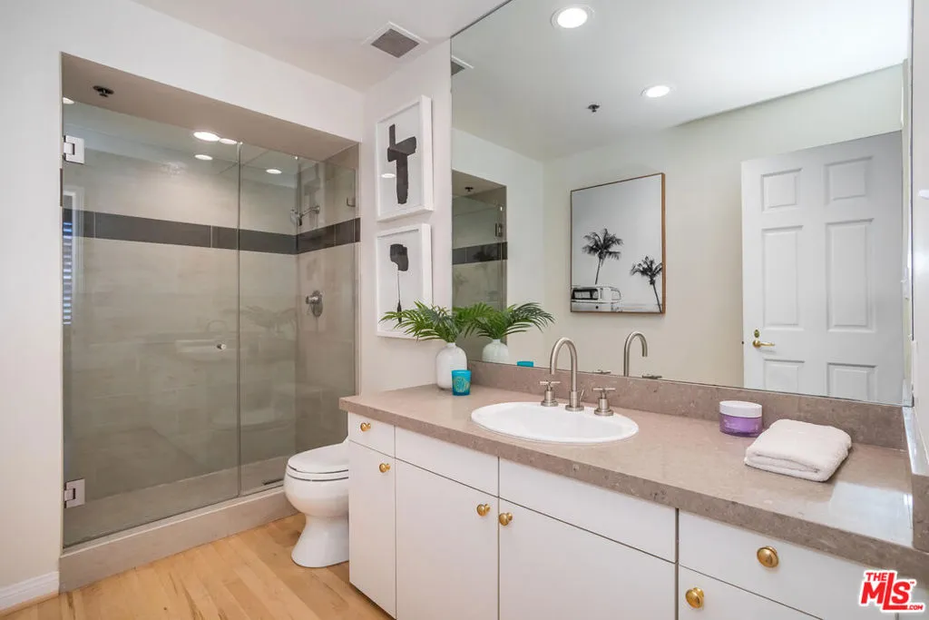 10724 Wilshire Boulevard 1005, Los Angeles, California 90024 home-pic-32