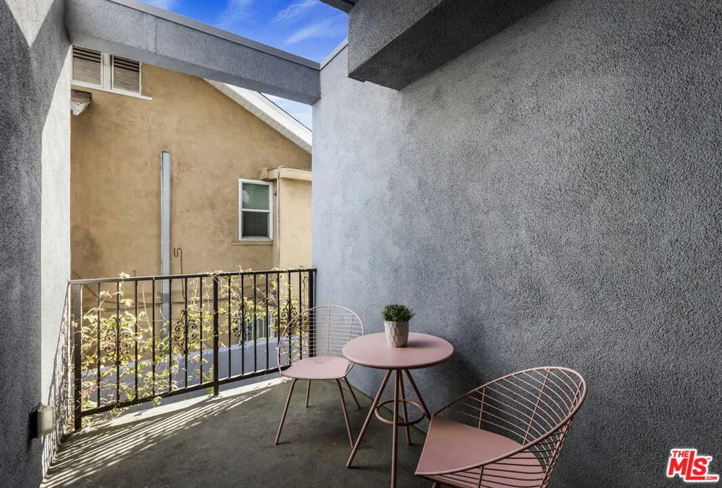 155 S Oxford Avenue 201, Los Angeles, California 90004 home-pic-21