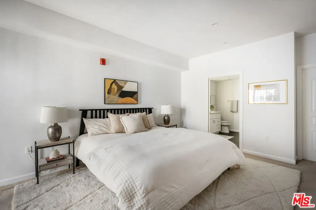 155 S Oxford Avenue 201, Los Angeles, California 90004 home-pic-19