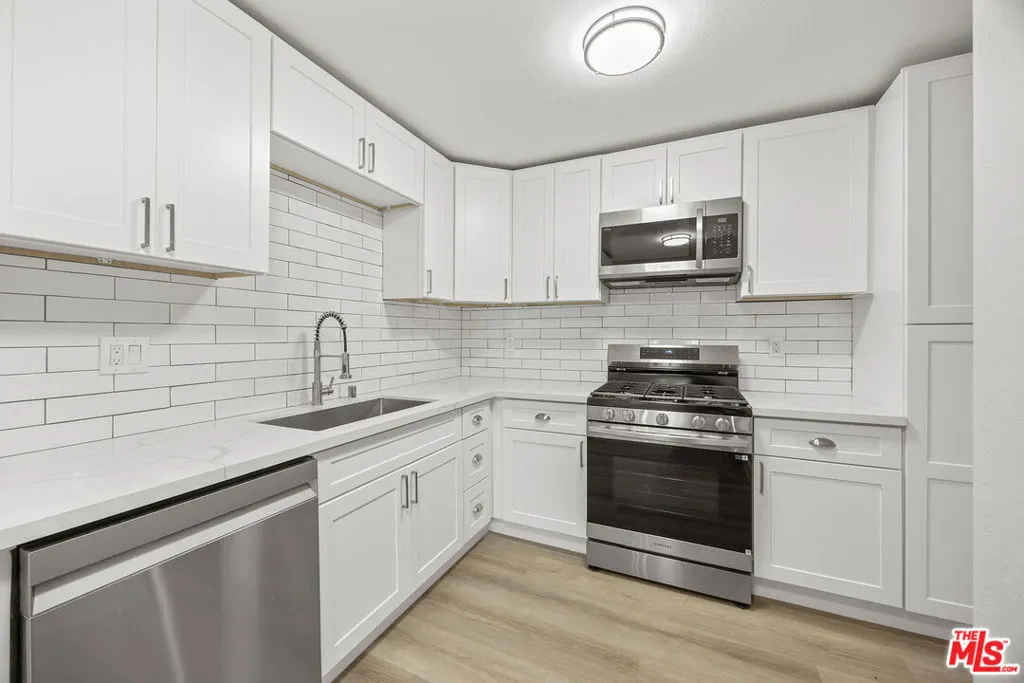 13903 Sherman Way 7, Van Nuys, California 91405 home-pic-20