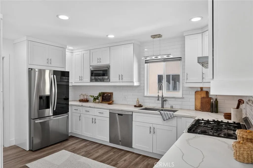 1114 Goodman Avenue, Redondo Beach, California 90278 home-pic-8