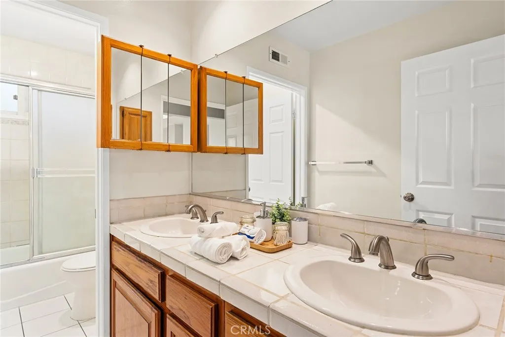 18210 Hatteras, Tarzana, California 91356 home-pic-17