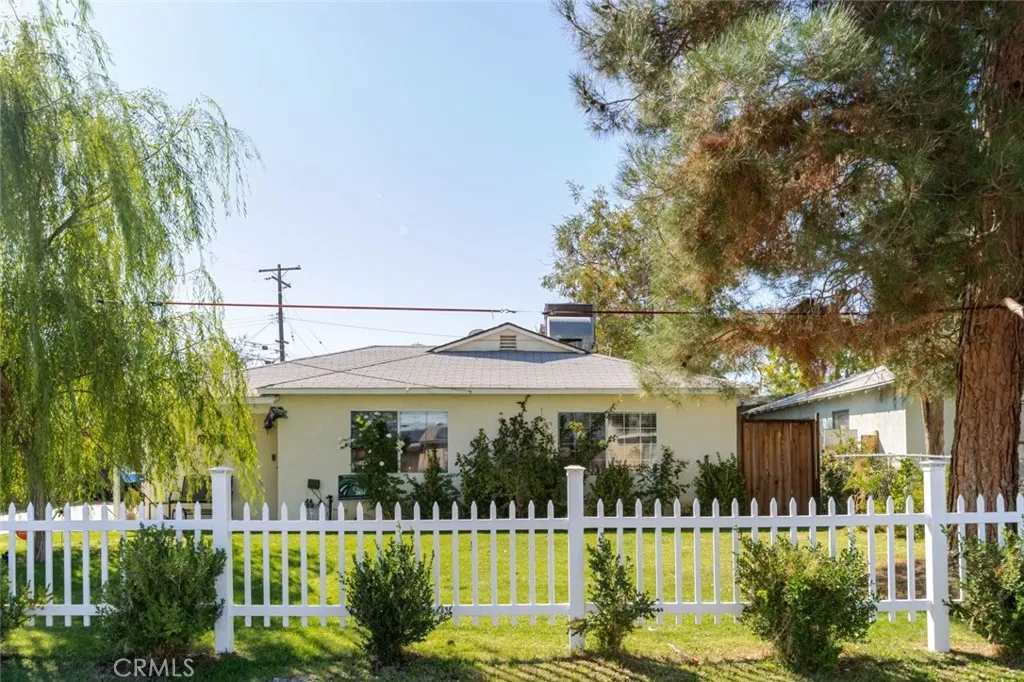 1208 E Avenue R2, Palmdale, California 93550 home-pic-1