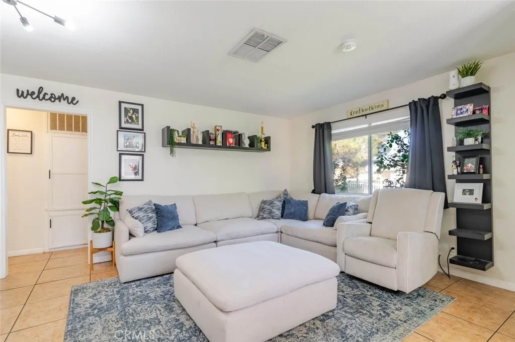 1208 E Avenue R2, Palmdale, California 93550 home-pic-7